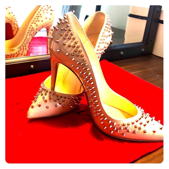 nude christian louboutin pumps